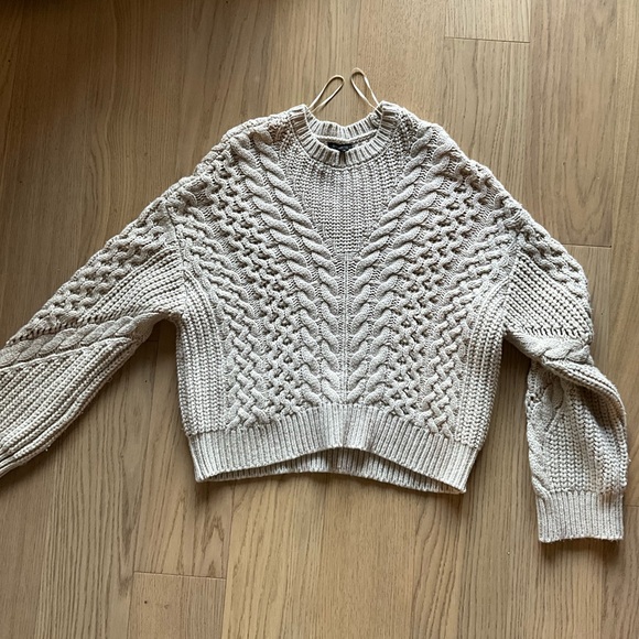 Beige cable knit sweater size small - Picture 2 of 4